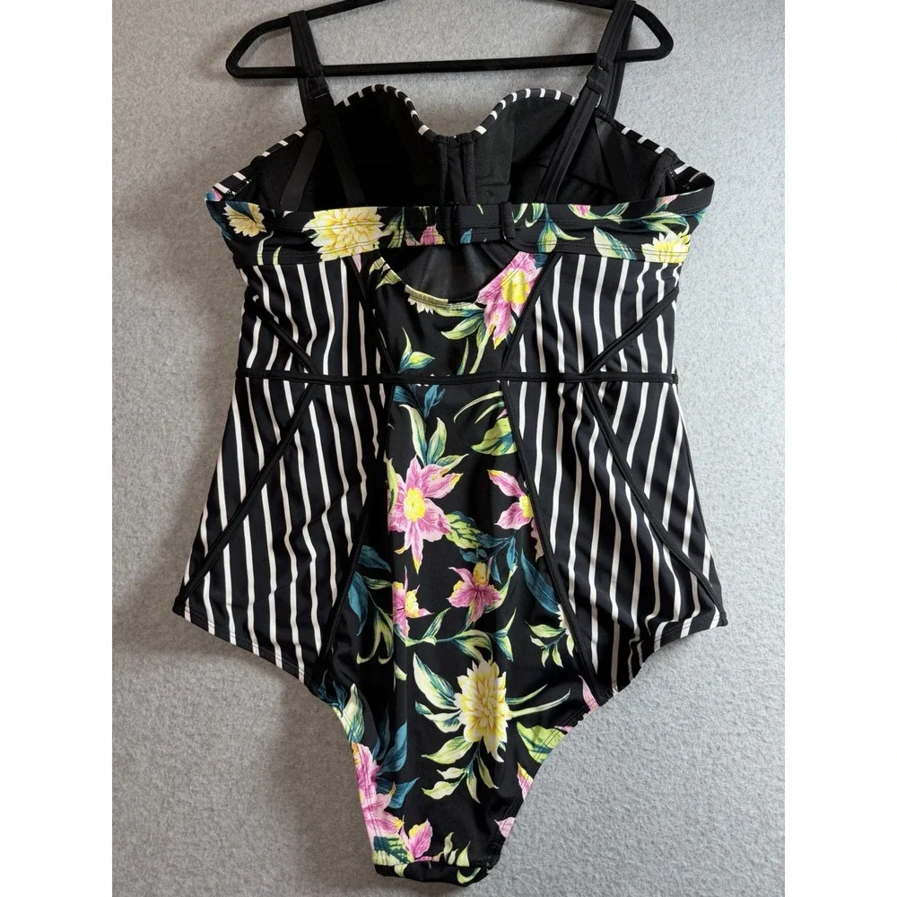 Torrid Slim Fix One Piece Swimsuit Size 2 D/DD Underwire Stripe Floral Black